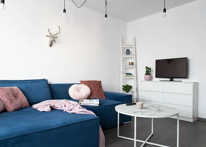 Wlochy Ratusz Lovely By Bookinghost *