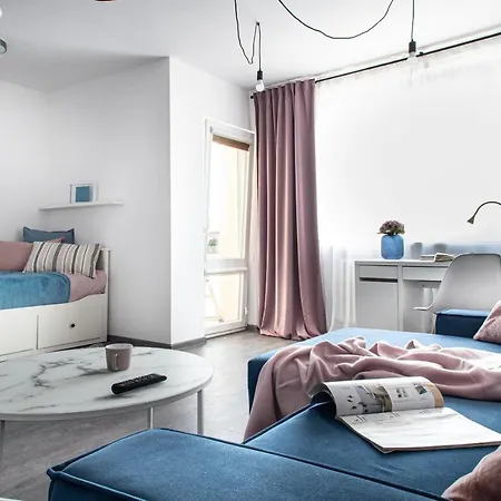 Wlochy Ratusz Lovely By Bookinghost Warschau