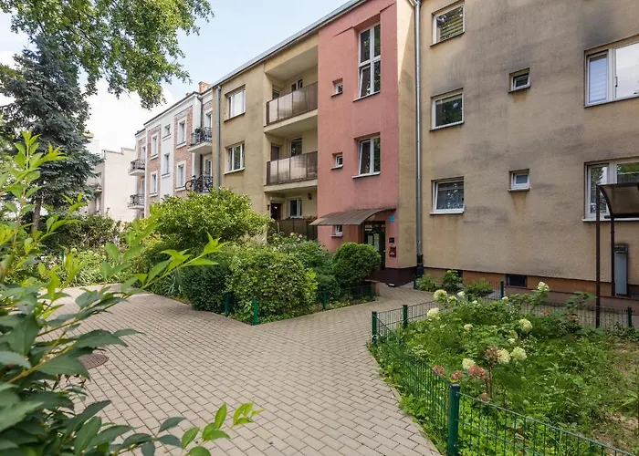 Wlochy Ratusz Lovely By Bookinghost Apartment