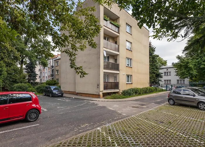 Apartment Wlochy Ratusz Lovely By Bookinghost