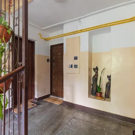 Apartment Wlochy Ratusz Lovely