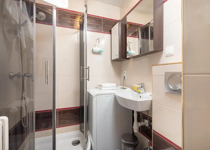 Wlochy Ratusz Lovely By Bookinghost